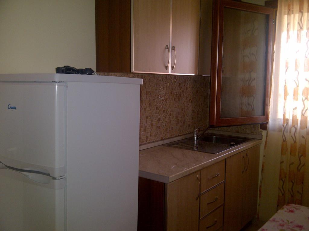 Guesthouse Fatos Biti Divjake Habitación foto
